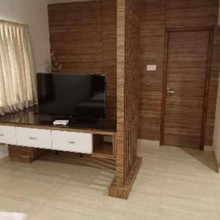 Residenza Adhikrishna Arcade Hotel Erode Kültér fotó
