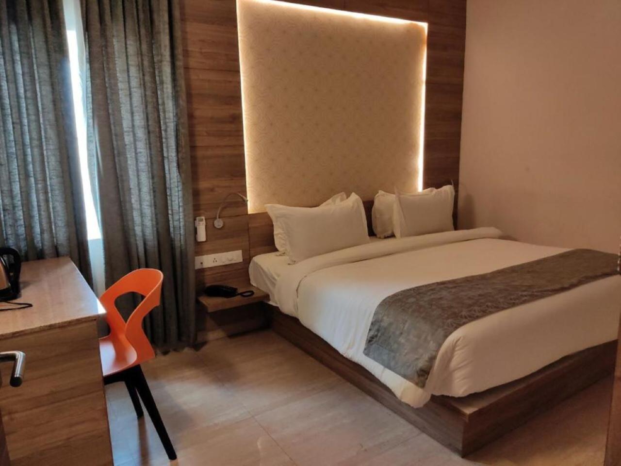 Residenza Adhikrishna Arcade Hotel Erode Kültér fotó