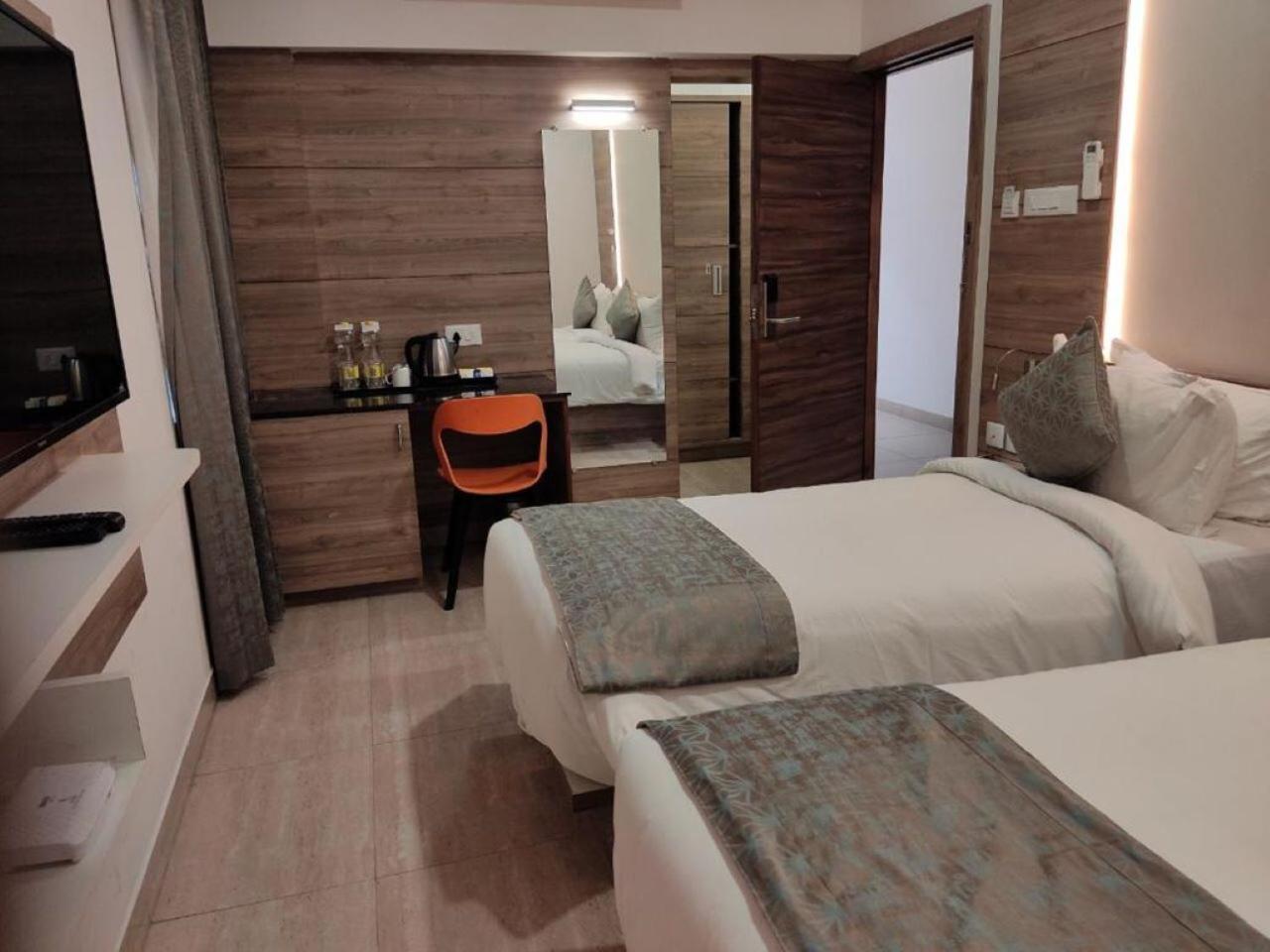 Residenza Adhikrishna Arcade Hotel Erode Kültér fotó