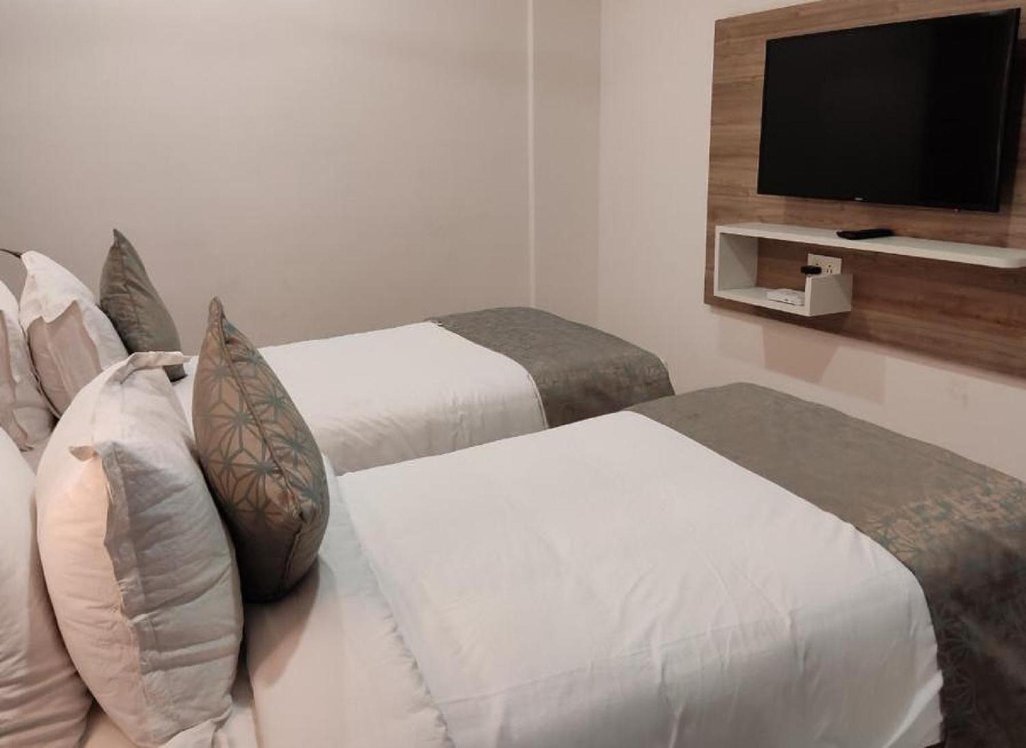 Residenza Adhikrishna Arcade Hotel Erode Kültér fotó