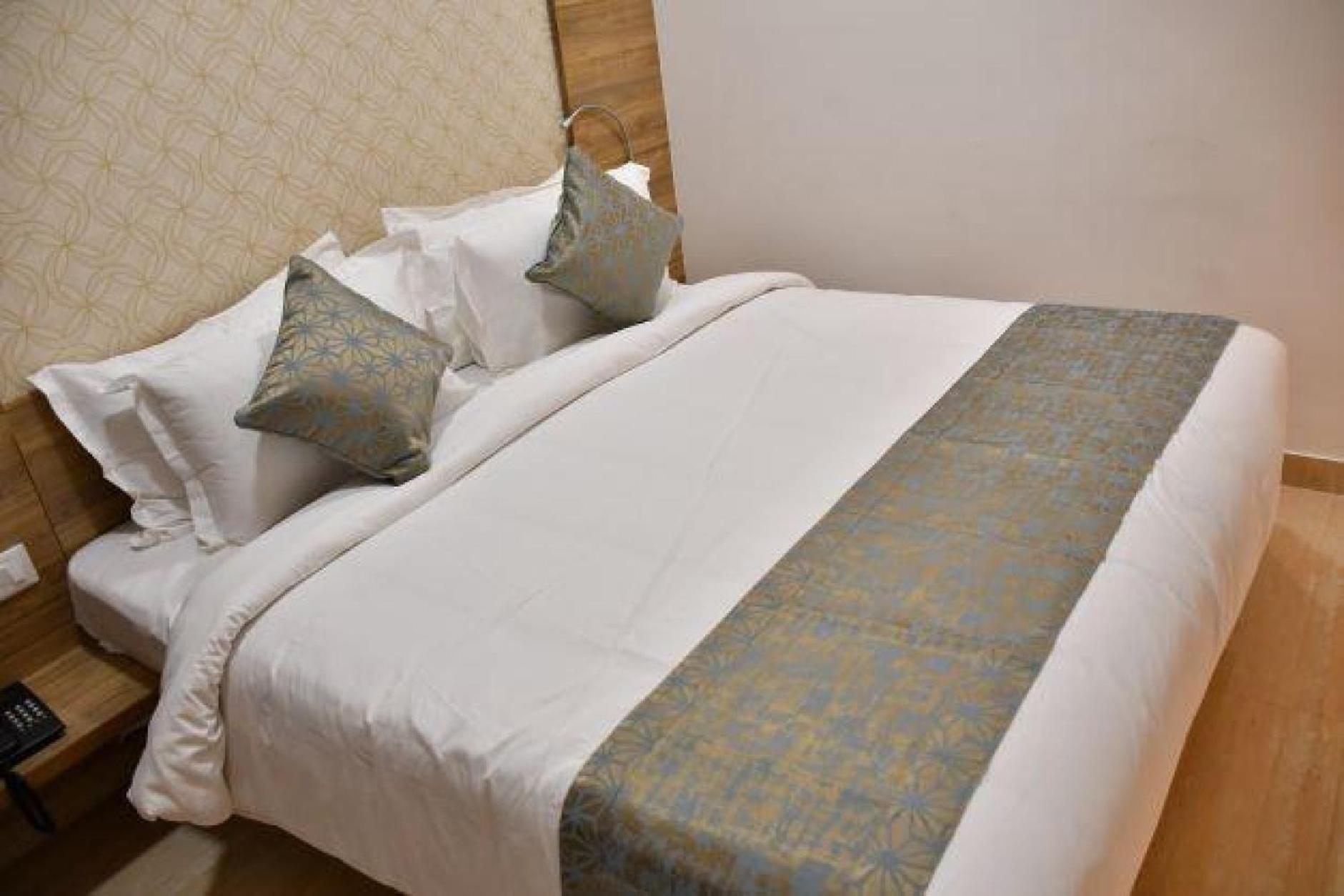 Residenza Adhikrishna Arcade Hotel Erode Kültér fotó
