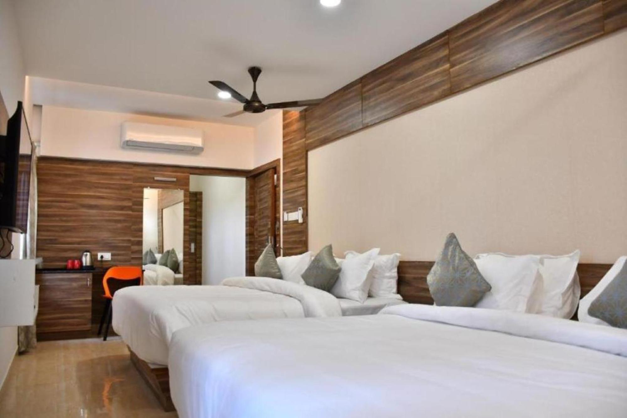Residenza Adhikrishna Arcade Hotel Erode Kültér fotó