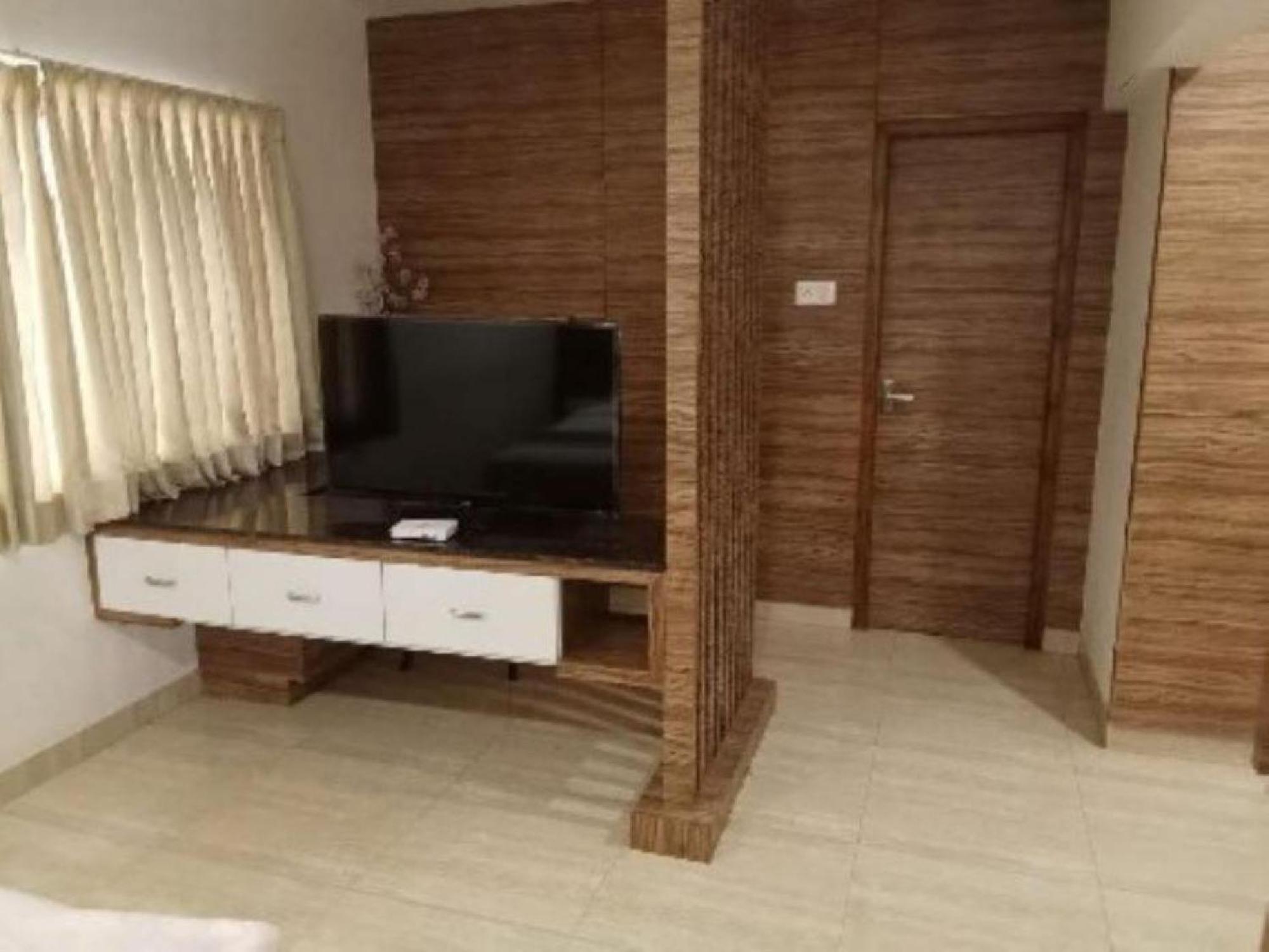 Residenza Adhikrishna Arcade Hotel Erode Kültér fotó