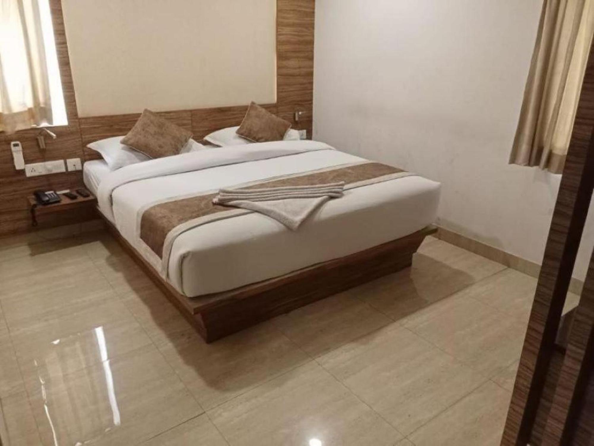 Residenza Adhikrishna Arcade Hotel Erode Kültér fotó